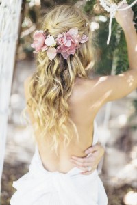 Romantic-wedding-hairstyle-with-flowers