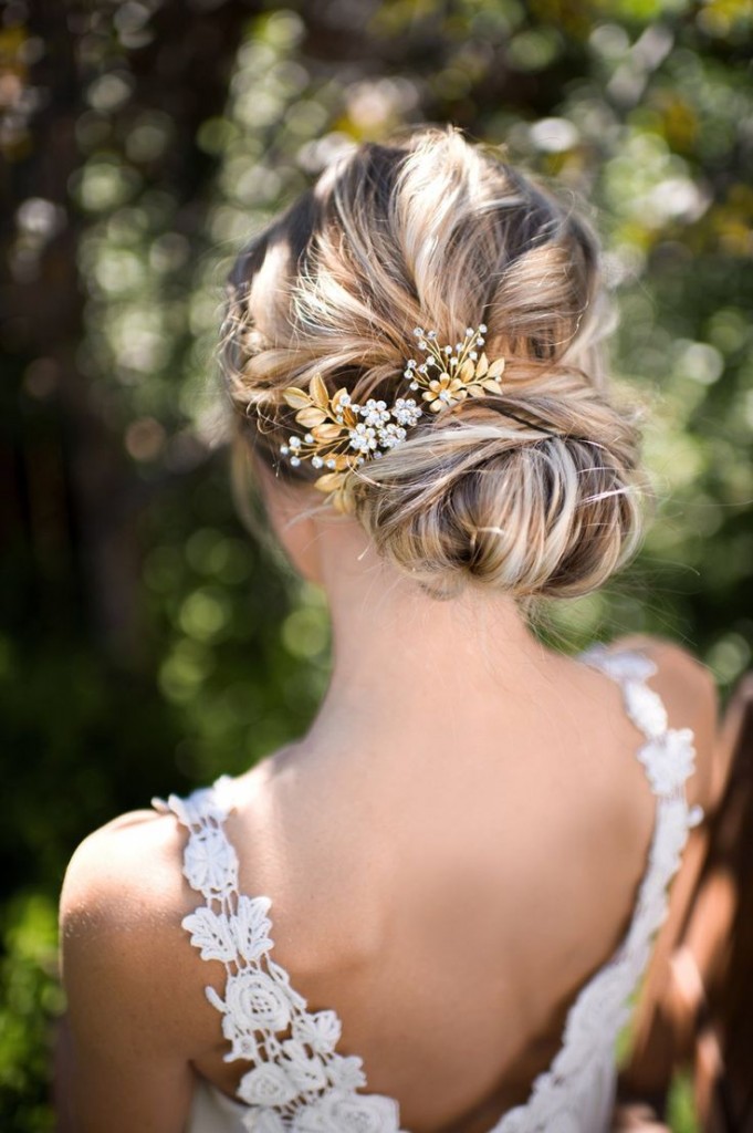 Fancy-and-stylish-hairstyle-and-hair-comb-for-brides